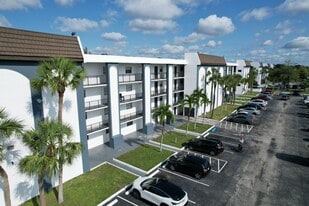 Viewmax Apartments in Lauderhill, FL - Building Photo