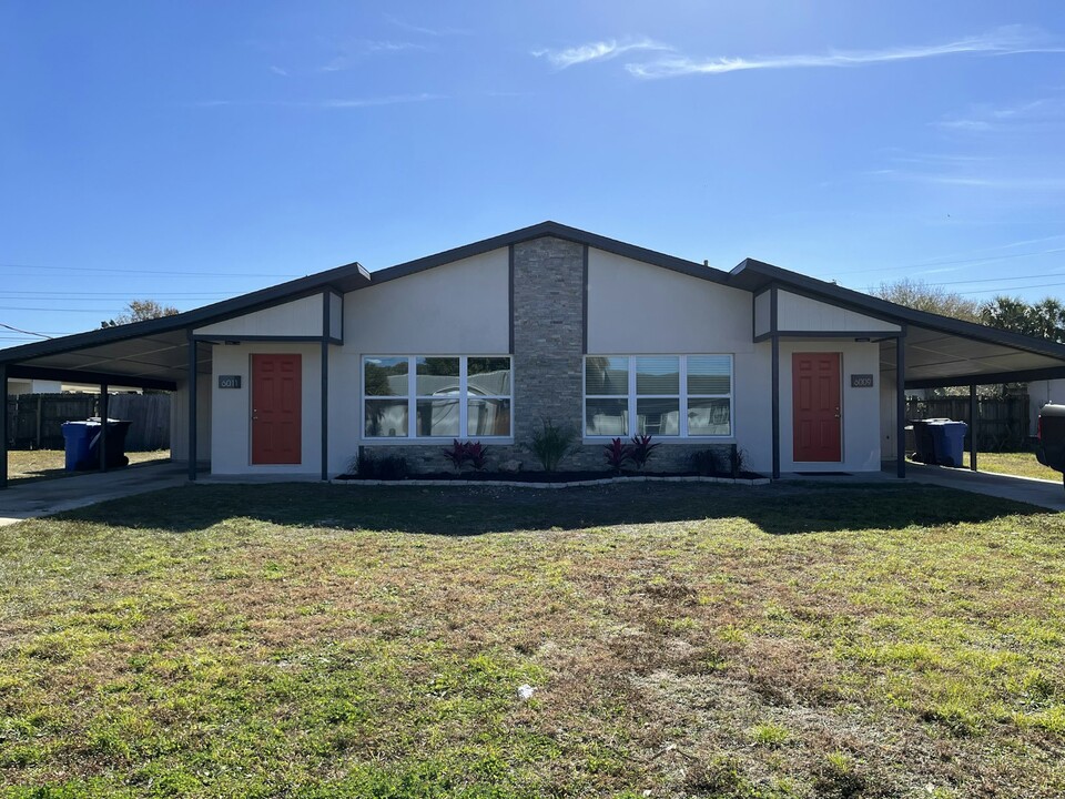 6011 Fortune Pl in Apollo Beach, FL - Foto de edificio