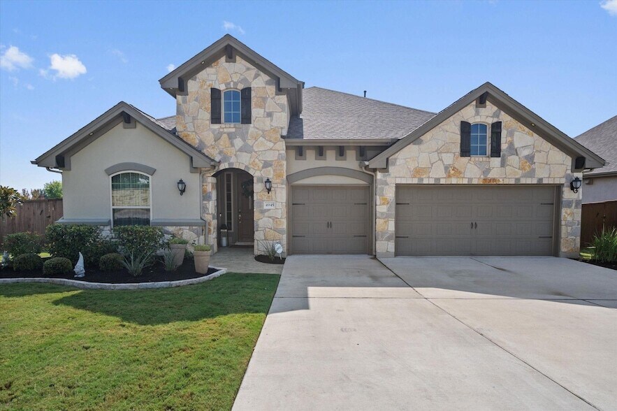 4945 Strada Dr in Round Rock, TX - Foto de edificio