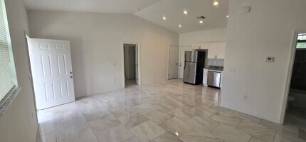 3914 29th St SW in Lehigh Acres, FL - Foto de edificio - Building Photo