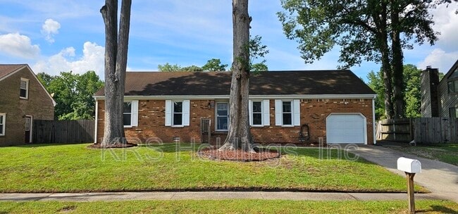 2536 Roundtree Cir in Chesapeake, VA - Building Photo - Building Photo
