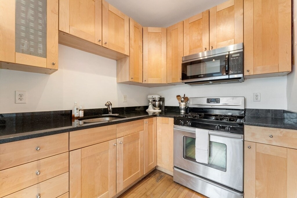 20 Concord Ave, Unit 6R in Cambridge, MA - Building Photo