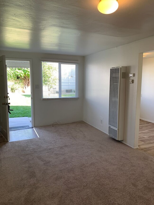 319 Walnut Dr in Ventura, CA - Building Photo - Building Photo