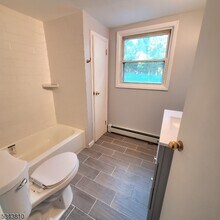 49 S Michigan Ave, Unit B in Kenilworth, NJ - Foto de edificio - Building Photo