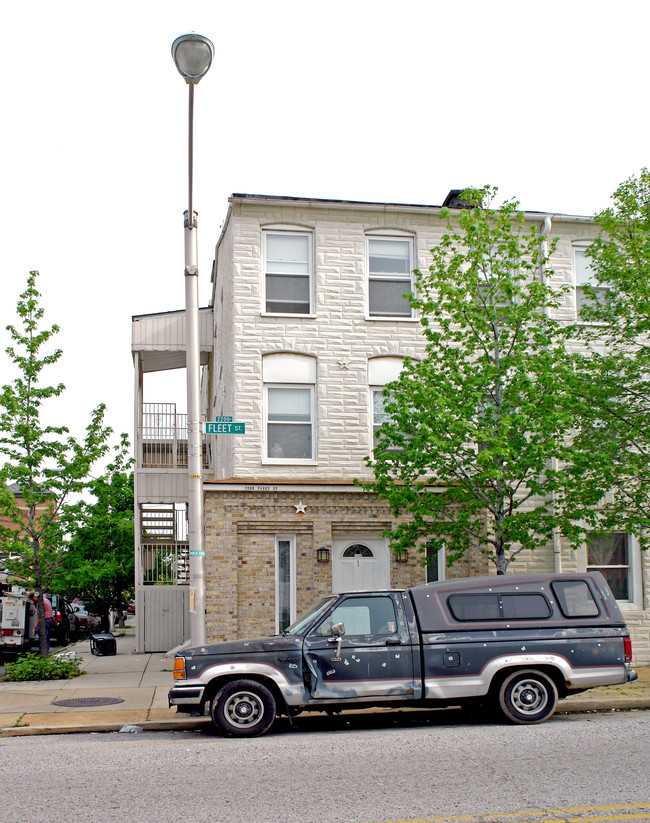 2200 Fleet St in Baltimore, MD - Building Photo - Building Photo