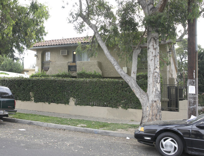 6936 Morella Ave in North Hollywood, CA - Foto de edificio - Building Photo