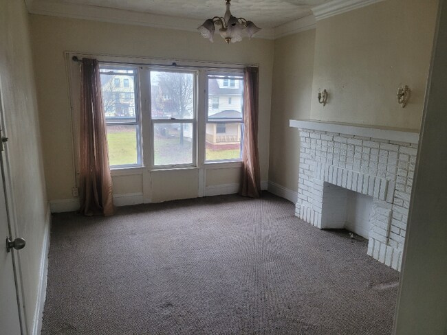 10623 Massie Ave, Unit Apartment 3 in Cleveland, OH - Building Photo - Building Photo