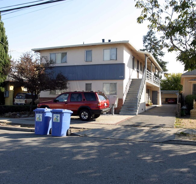 128 Cleveland Ave in San Jose, CA - Foto de edificio - Building Photo