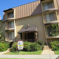 1750 S Bentley Ave in Los Angeles, CA - Foto de edificio - Building Photo