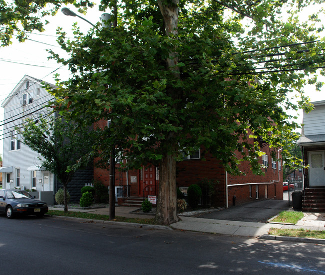 298-300 Belmont Ave in Belleville, NJ - Foto de edificio - Building Photo