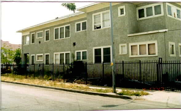 3001 Kenwood Ave in Los Angeles, CA - Foto de edificio