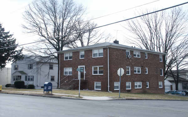 2116 Stanley Ter in Union, NJ - Foto de edificio