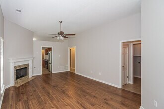 824 W E Ross Pkwy in Southaven, MS - Foto de edificio - Building Photo