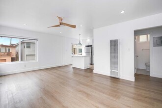 216 Rosecrans Ave, Unit A in Manhattan Beach, CA - Building Photo - Building Photo