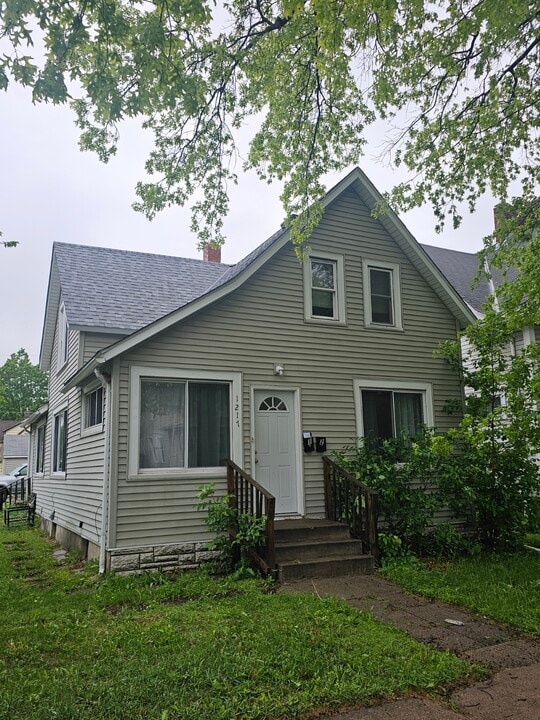 1217 Albemarle St, Unit 1 in St. Paul, MN - Building Photo