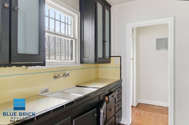 1114 Figueroa Terrace in Los Angeles, CA - Building Photo - Building Photo