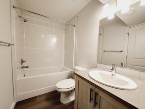 5243 Edgemont Blvd NW in Edmonton, AB - Building Photo - Building Photo