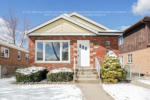 5850 S Natchez Ave in Chicago, IL - Building Photo