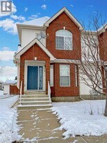 31 Pinnacle Blvd in Grande Prairie, AB - Building Photo