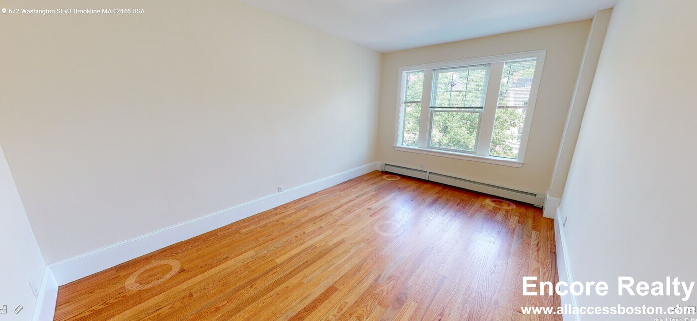 672 Washington St, Unit 3 in Brookline, MA - Building Photo