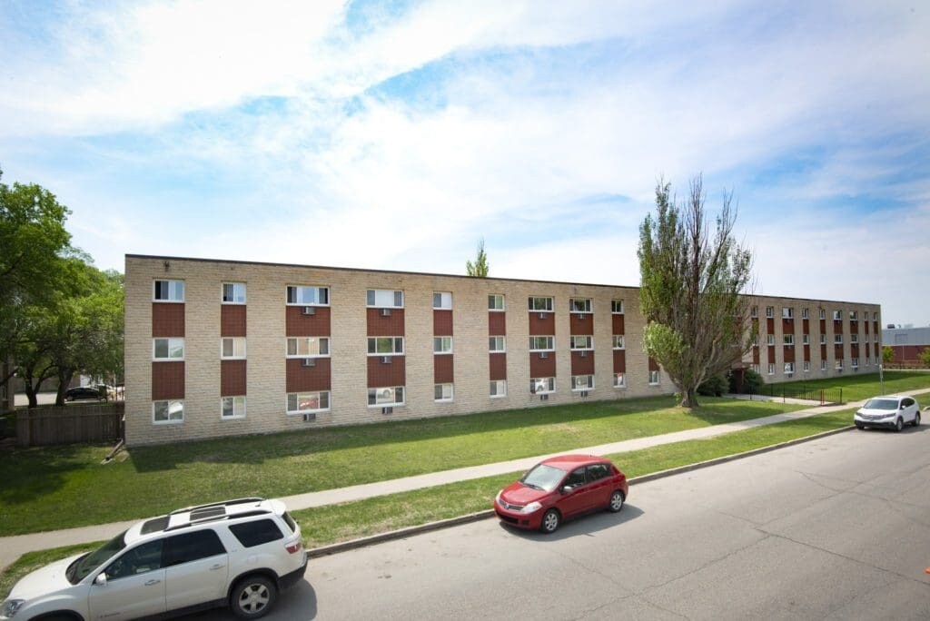 Killarney Place in Winnipeg, MB - Building Photo