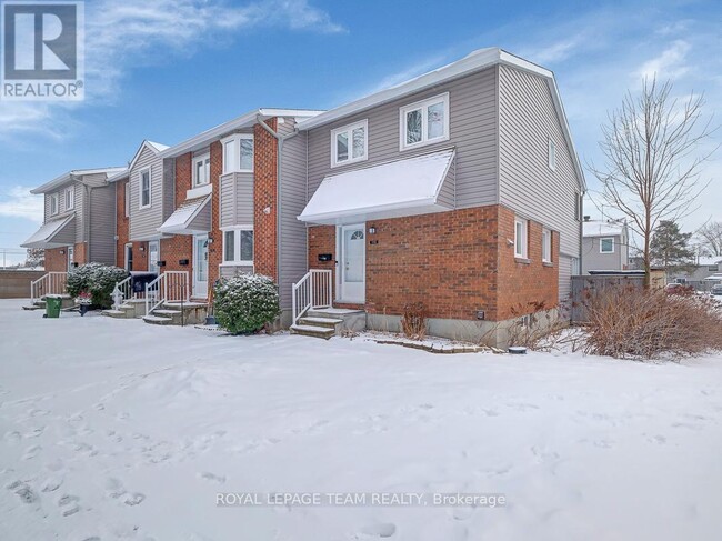 1711 Lamoureux Dr in Ottawa, ON - Building Photo - Building Photo