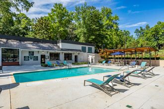 Icon Avondale Apartments in Decatur, GA - Foto de edificio - Building Photo