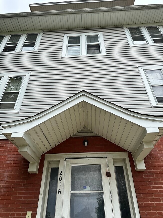 property at 2016 Kinzie Ave
