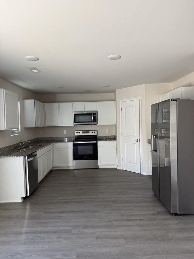 4814 Stone Dr in Conover, NC - Building Photo - Building Photo