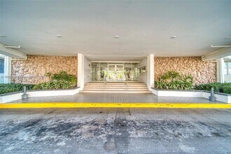 401 Golden Isles Dr, Unit 712 in Hallandale Beach, FL - Building Photo - Building Photo