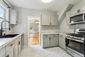 2913 Sir Walter Ln in Hampton, VA - Building Photo - Building Photo