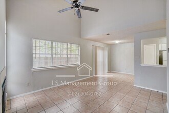 7517 Oak Chase in San Antonio, TX - Building Photo - Building Photo