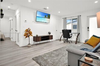 300 NW 82nd Terrace in Miami, FL - Building Photo - Building Photo