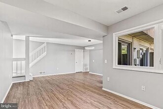 11205 Avalanche Way in Columbia, MD - Foto de edificio - Building Photo