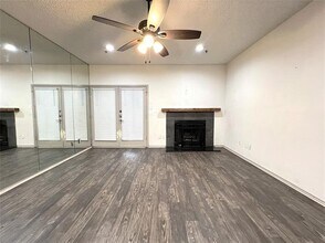 9747 Whitehurst Dr in Dallas, TX - Building Photo - Building Photo