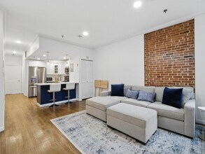 214 Park Ave in Hoboken, NJ - Building Photo - Building Photo