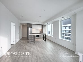 2495 Eglinton Ave W in Mississauga, ON - Building Photo - Building Photo