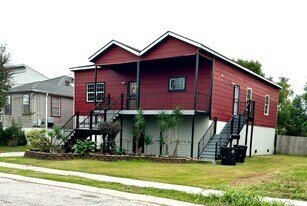 2458 Athis St in New Orleans, LA - Building Photo