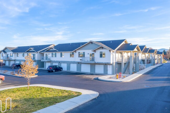 Villas at Tullamore in Post Falls, ID - Building Photo - Building Photo