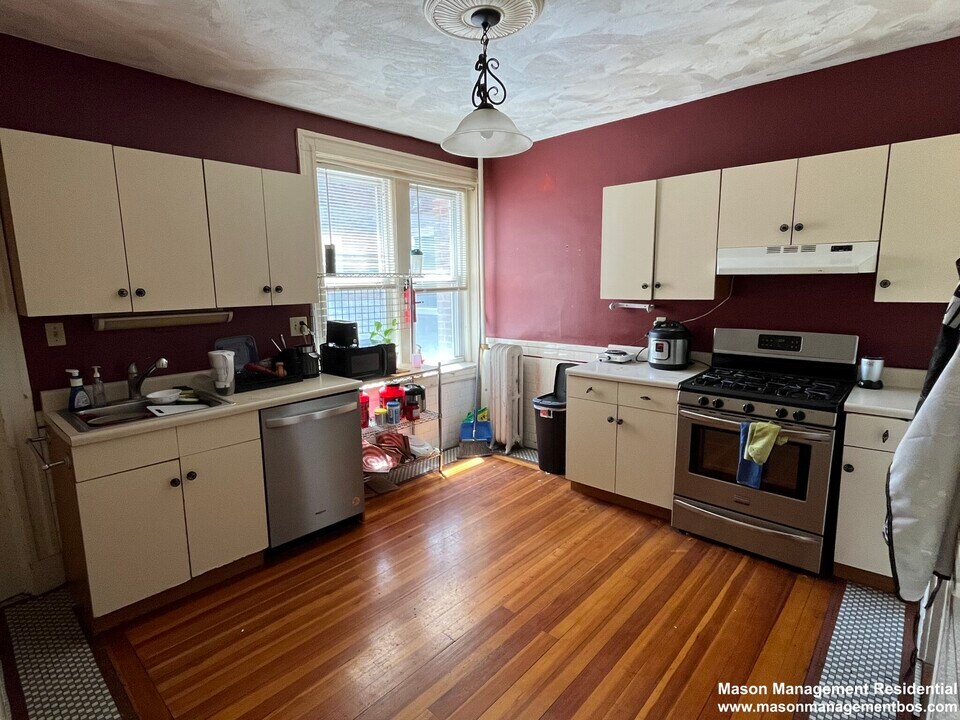 317 Saint Paul St, Unit 1 in Brookline, MA - Foto de edificio