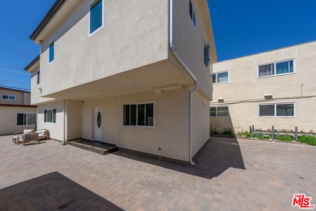 1031 Thompson Ave in Glendale, CA - Building Photo - Building Photo