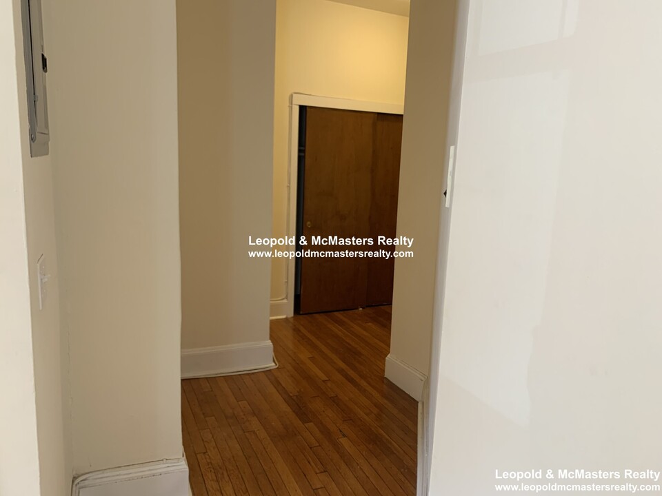 1315 Commonwealth Ave, Unit 105 in Boston, MA - Building Photo