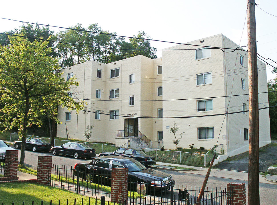 2605 Bowen Rd SE in Washington, DC - Building Photo