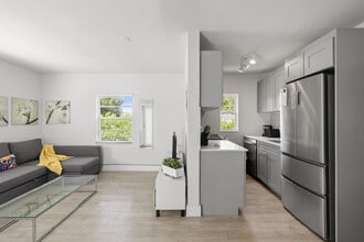 SoMi Happy Livin' (Furnished) in Miami, FL - Foto de edificio - Interior Photo