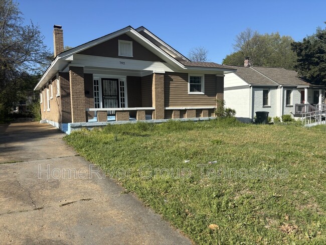 property at 702 E Davant Ave