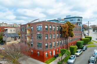 Sealth Vista Apartments in Seattle, WA - Building Photo - Building Photo