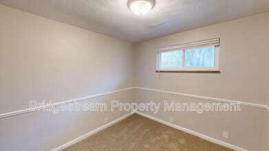 4246 Lyndell Dr in Dayton, OH - Building Photo - Building Photo