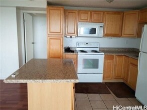 1060 Kamehameha Hwy in Pearl City, HI - Foto de edificio - Building Photo