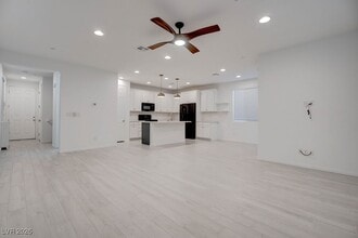 111 Balsam Leaf Ct in Henderson, NV - Building Photo - Building Photo