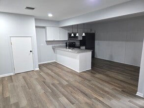 3341 Beacon St in North Chicago, IL - Building Photo - Building Photo